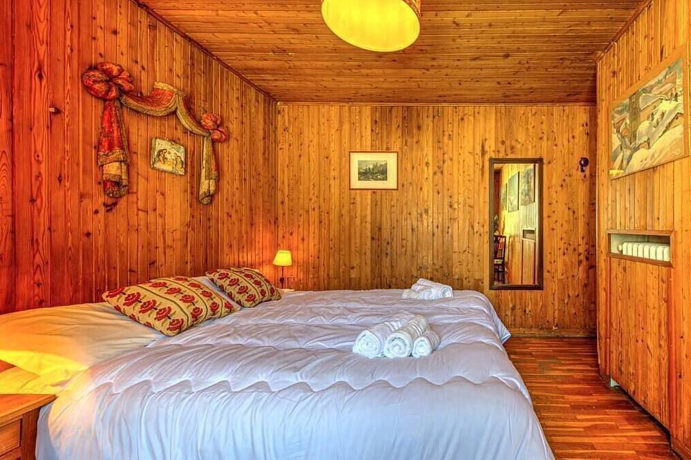 Entire apartment, Maison Rose - Mountain View & Parking in Courmayeur, Wallisian Alps