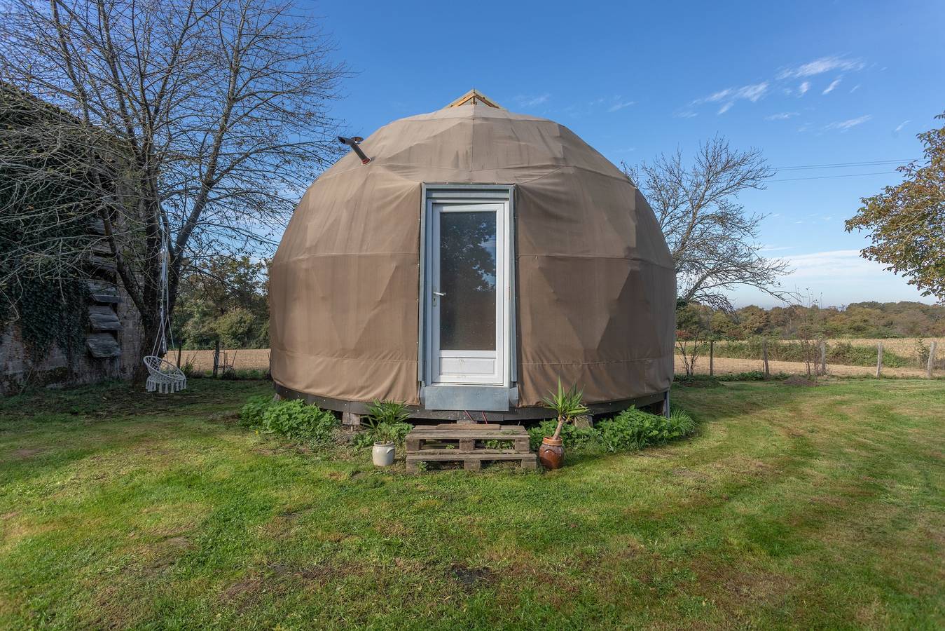 Holiday Home 'Dôme Géodésique Insolite Confort' with Private Garden and Wi-Fi in Serres-Castet, Béarn