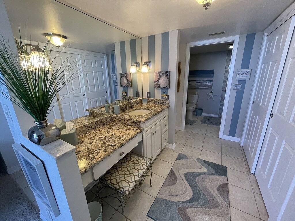 Ganze Wohnung, Oceanfront Condo, with Wrap Around Balcony & Ocean Views from every room in Daytona Beach, Florida