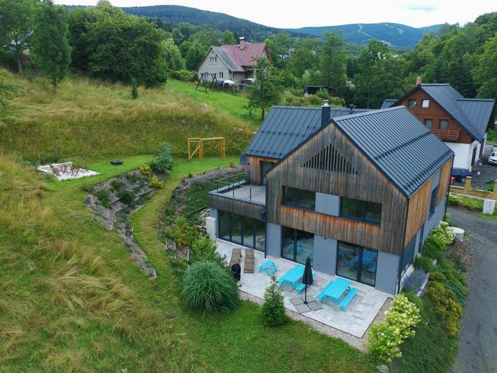 Apartament wakacyjny dla 14 osób, z ogród i widok oraz sauna i basen w Rokytnice nad Jizerou