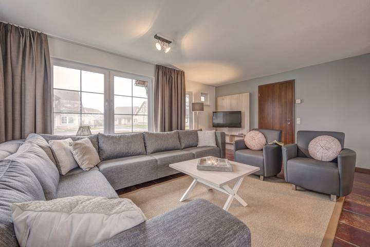 Ferienhaus für 10 Personen, mit Balkon/Terrasse und Terrasse sowie Garten und Pool in Ediger-Eller