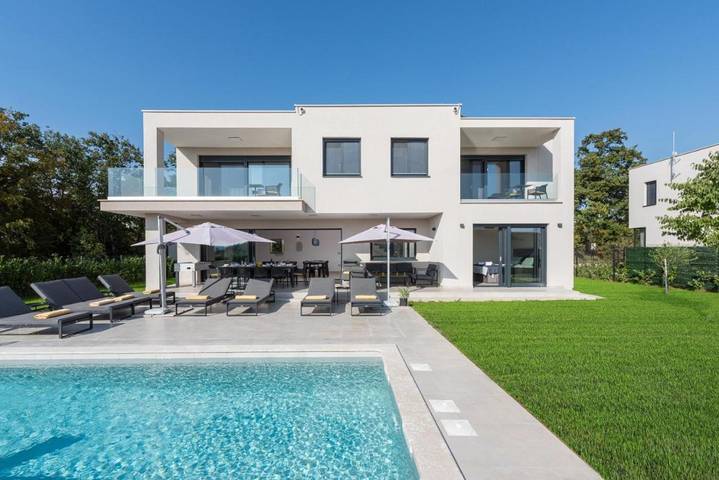 Villa für 10 Personen, mit Garten und Pool sowie Ausblick - 1