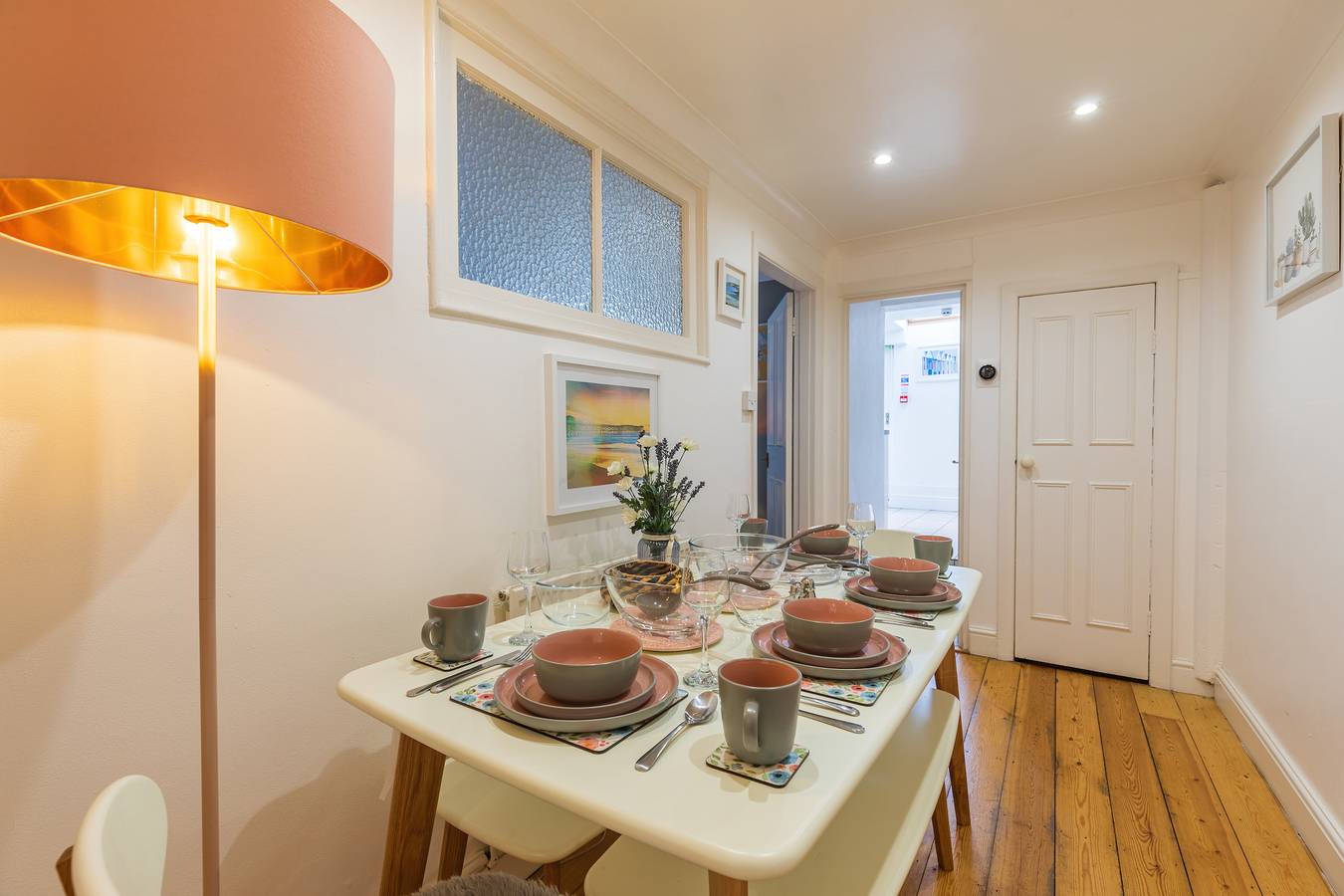 Entire holiday apartment, Seafront Apartment Private Garden & Free Parking in Littlehampton, West Sussex