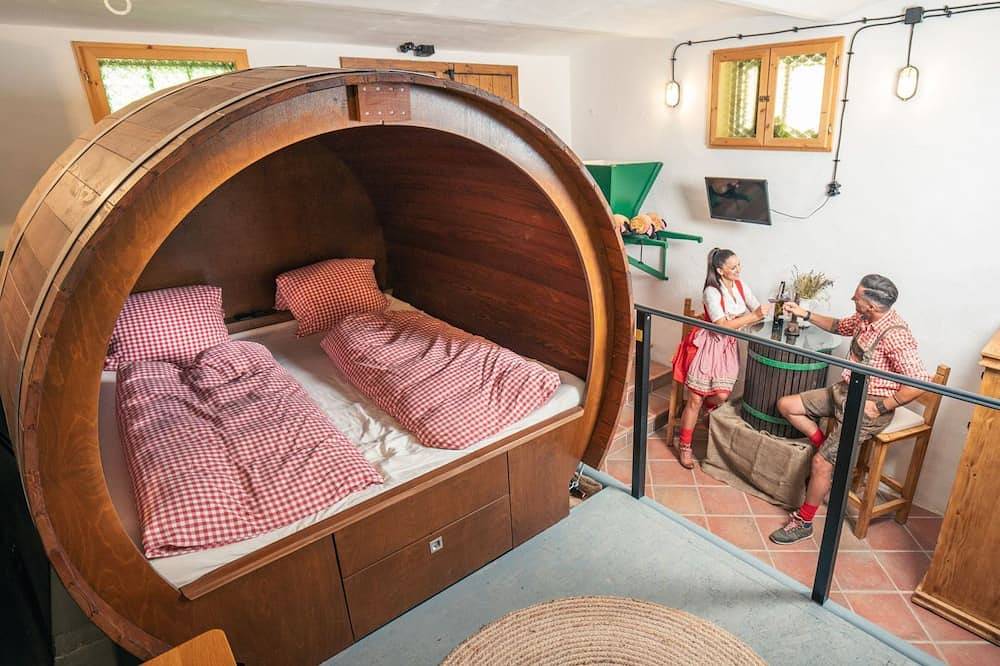 Weinfass-Chalet für 4 in Grub an der March in Grub an der March, Niederösterreich