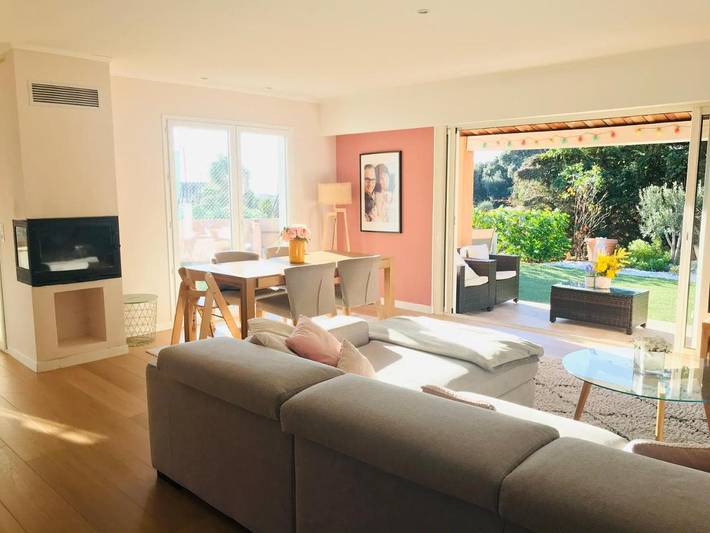 Villa pour 6 personnes, avec vue ainsi que piscine et jardin, adapté aux familles à Saint-Laurent-du-Var