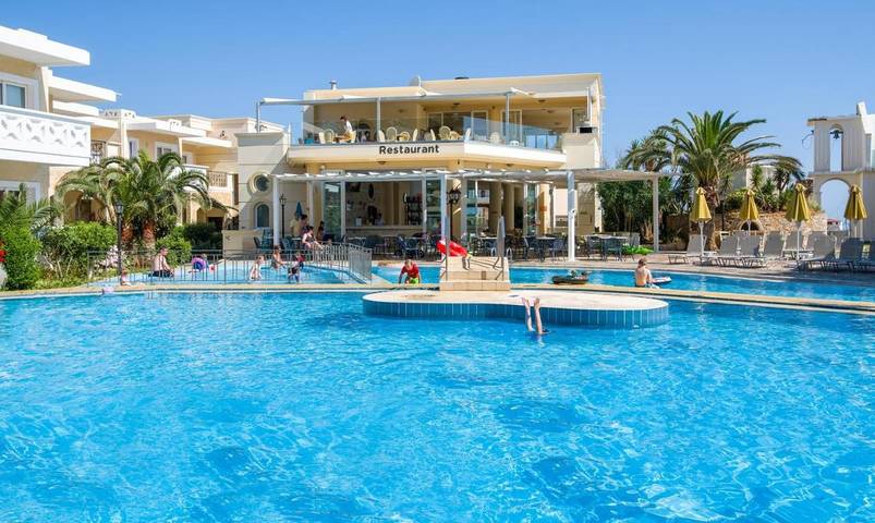 Apartahotel para 4 personas, con piscina y jardín en Creta