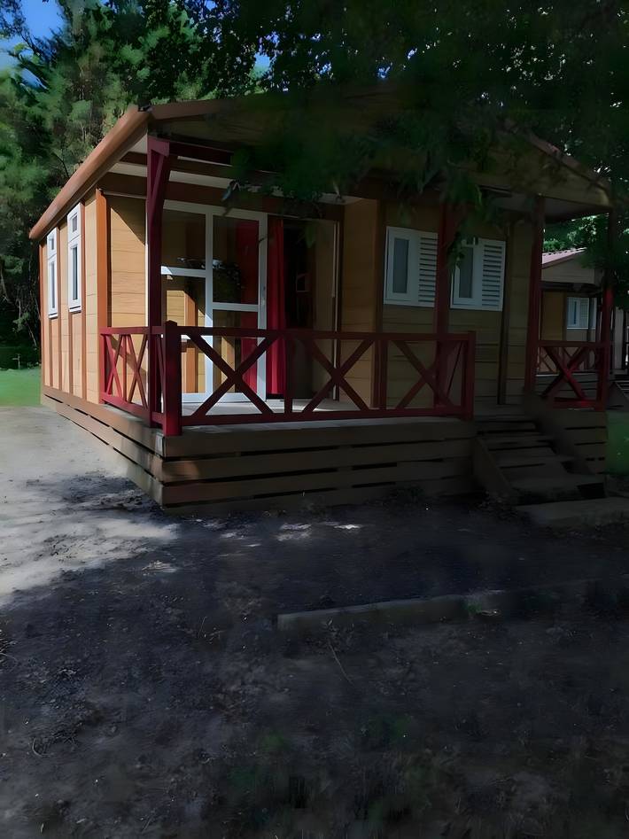 Camping pour 5 personnes, avec vue sur le lac et jardin dans le Gers