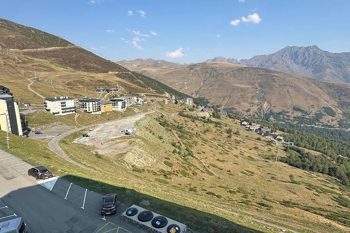 Ganze Wohnung, Comfortable apartment with a beautiful view, a balcony, and a garage in Cadeilhan-Trachère, Nationalpark Pyrenäen