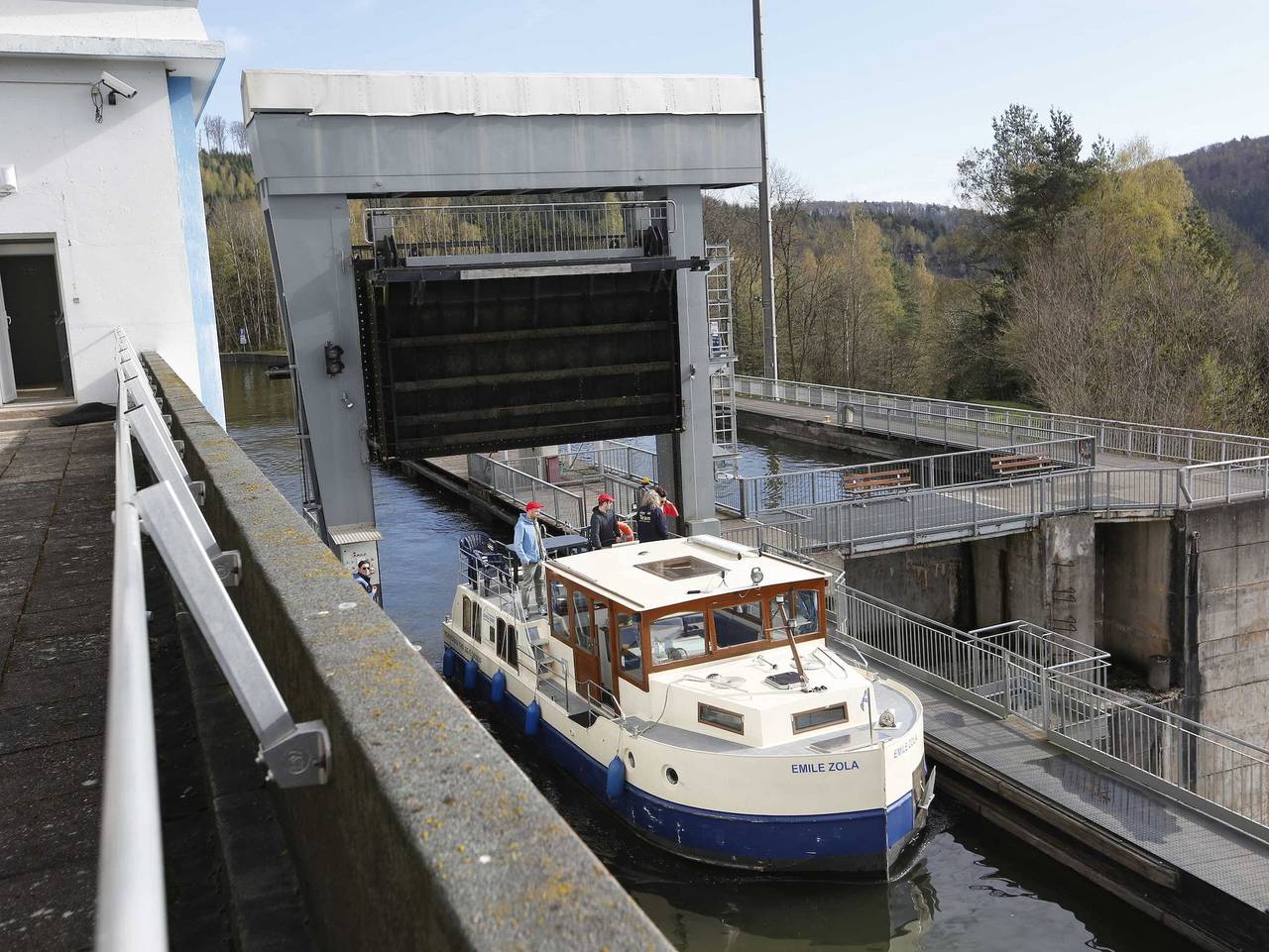 Houseboats at Niderviller Marina by Kuhnle-Tours - Kormoran 940 - führerscheinfreies Hausboot in Niderviller, Saarburg (Frankreich)