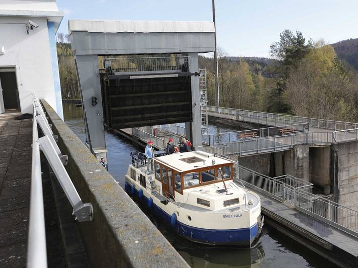 Boot für 9 Personen, mit Garten und Ausblick sowie Balkon und Seeblick, kinderfreundlich in Frankreich - 2