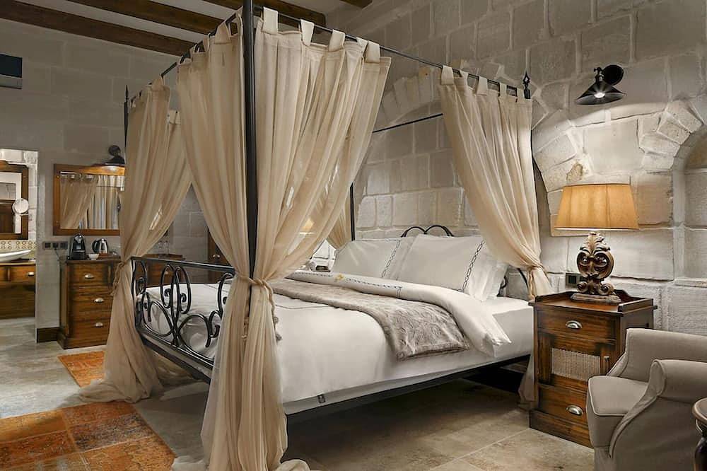 Scenic Garden Cave Suite with Lush Surroundings | Free Parking w/ Outdoor Pool in Mustafapaşa, Göreme Nationalpark