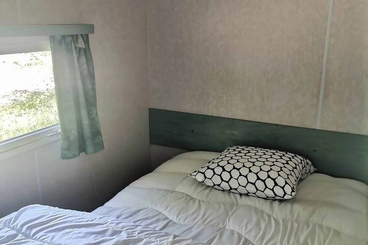 Gîte pour 3 personnes, avec piscine ainsi que jardin et jacuzzi à Éguzon-Chantôme - 2