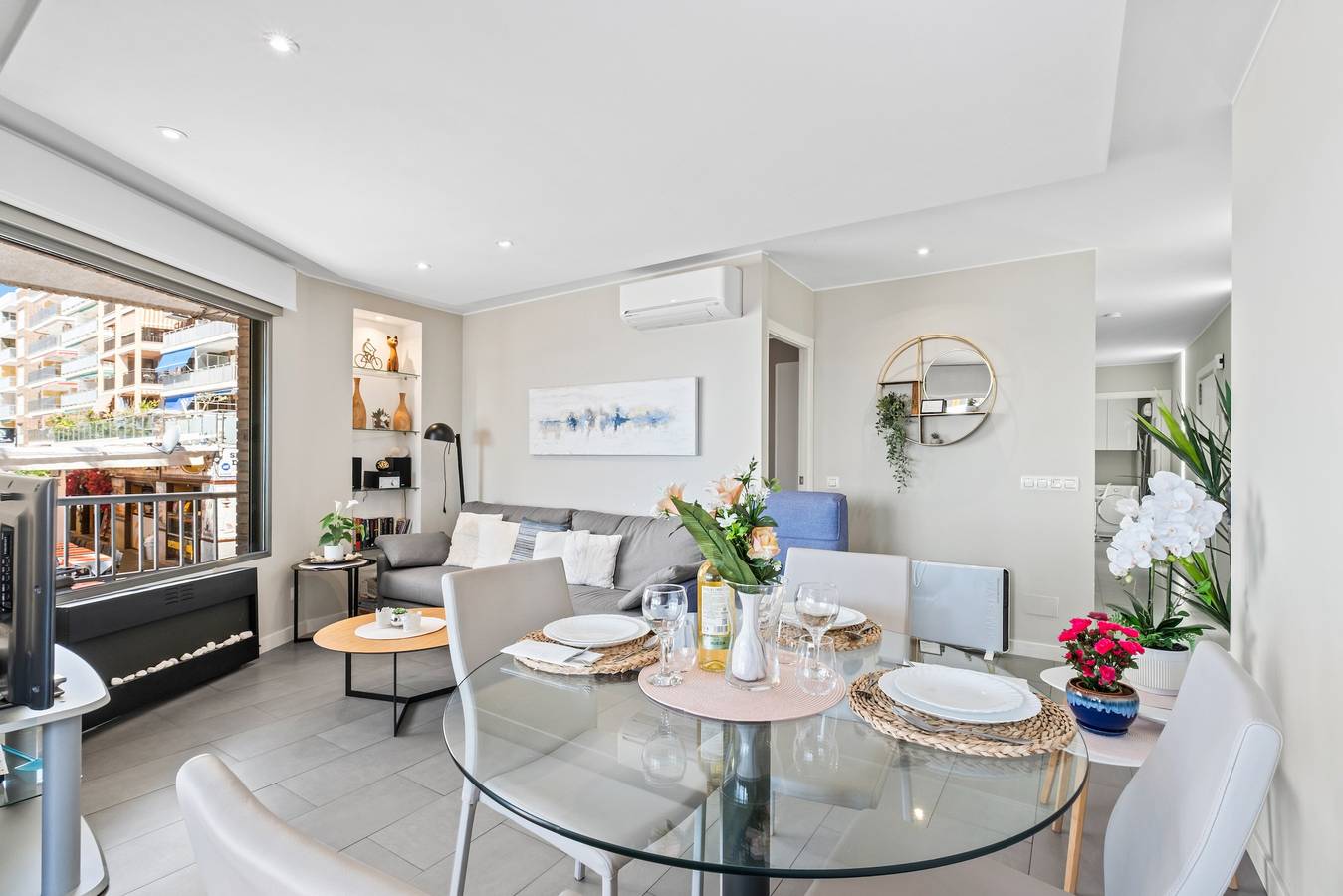 Apartamento entero, Apartamento 'Mtsrat2' con vistas al mar, Wi-Fi y aire acondicionado in Torrevieja Centro, Torrevieja