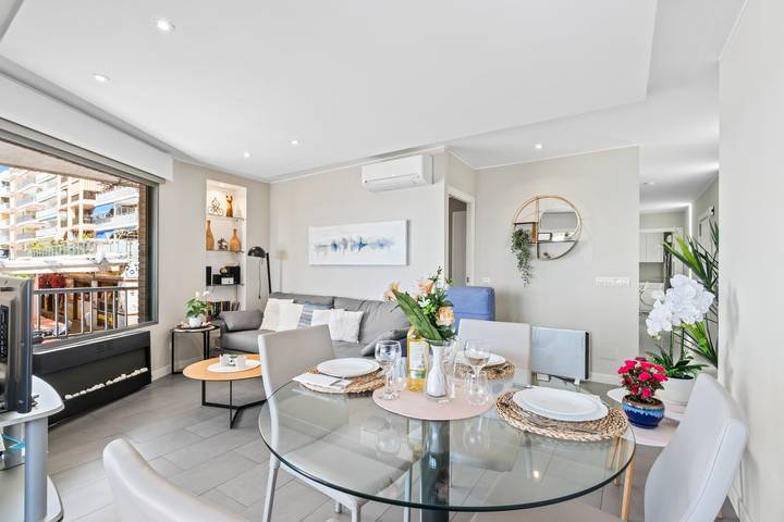 Apartamento entero, Apartamento 'Mtsrat2' con vistas al mar, Wi-Fi y aire acondicionado in Torrevieja Centro, Torrevieja