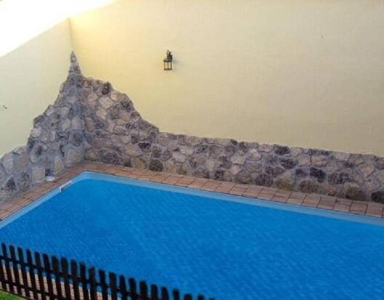 Country house for 8 people with garden in Poleñino, Huesca Province