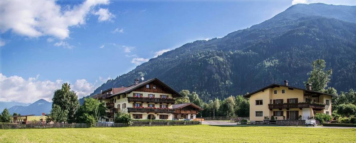 Chambre d’hôte pour 3 personnes, avec Balcon et Terrasse ainsi que Jardin et Sauna à Ried im Zillertal