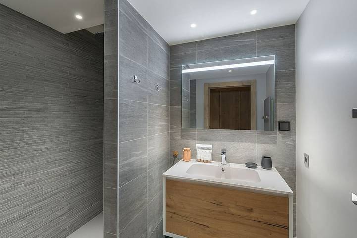 Ganze Wohnung, Moderne Wohnung in Courchevel mit Terrasse und Parkplatz in Saint-Bon-Tarentaise, Courchevel