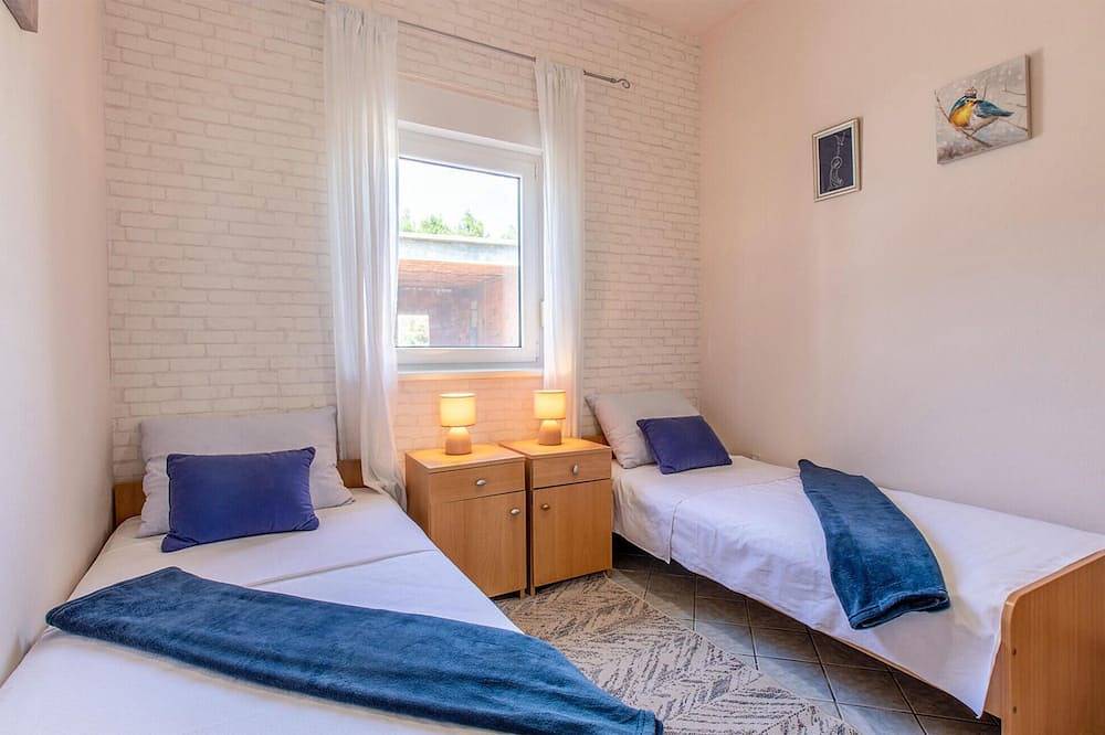 Amazing home in Seline with Wifi in Starigrad, Zadar