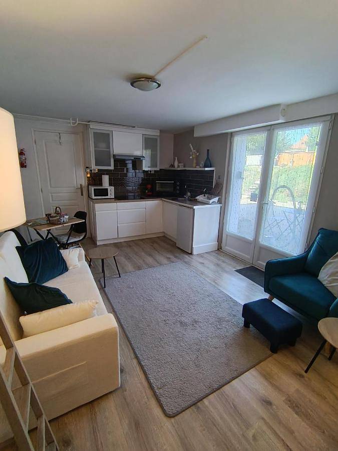 Gîte pour 2 personnes, avec Terrasse ainsi que Jardin et Piscine à Saint-Rabier - 2
