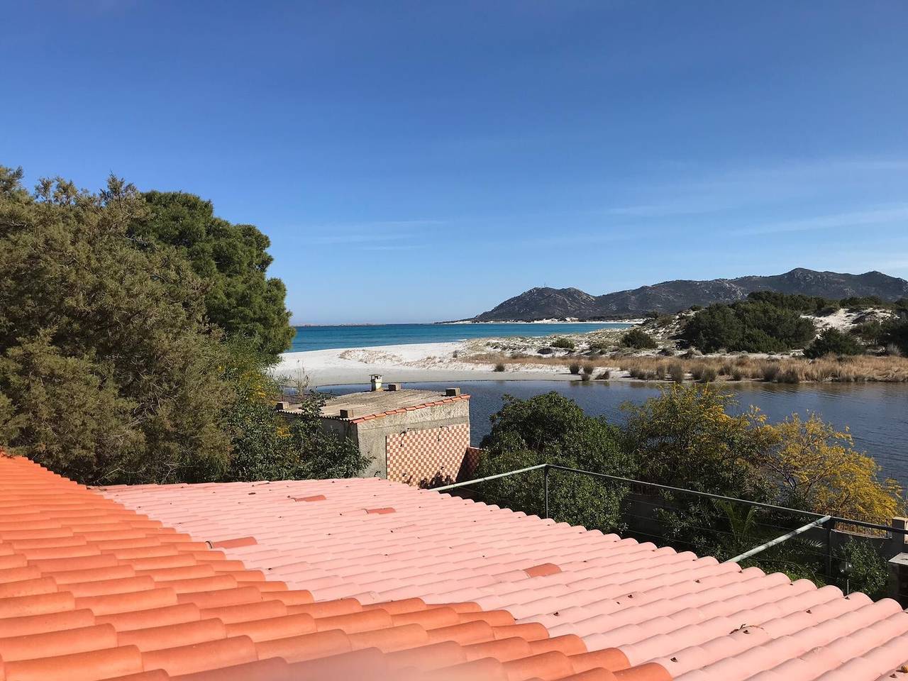 Ferienhaus 'On The Sea Fenicottero' mit Meerblick, privater Terrasse und eigenem Garten in S'ena E Sa Chitta, Nuoro Provinz