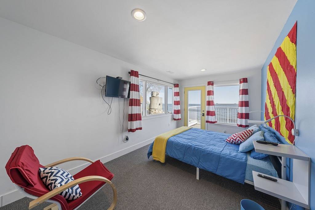 Cottage for 13 Guests in Huron, Lake Erie