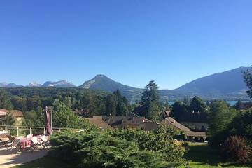 Gîte pour 4 personnes, avec terrasse et jardin à Menthon-Saint-Bernard