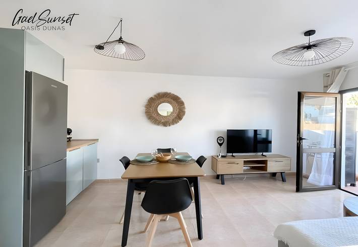 Apartamento entero, Apartamento vacacional 'B-rent Oasis Dunas Sunset Gael' con piscina, terraza y Wi-Fi in Corralejo, La Oliva