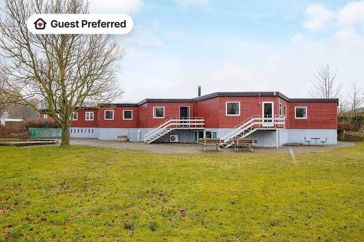 Ferienhaus für 30 Personen, mit Garten und Whirlpool sowie Terrasse und Sauna in Nordborg