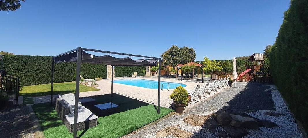 Casa de vacaciones para 8 personas, con jardín además de piscina y jacuzzi, Familias con niños en Comarca de Segovia - 2