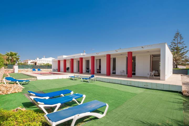 Moderna "Villa en Menorca" con piscina y terraza en la azotea in Cap d'en Font, Sant Lluís