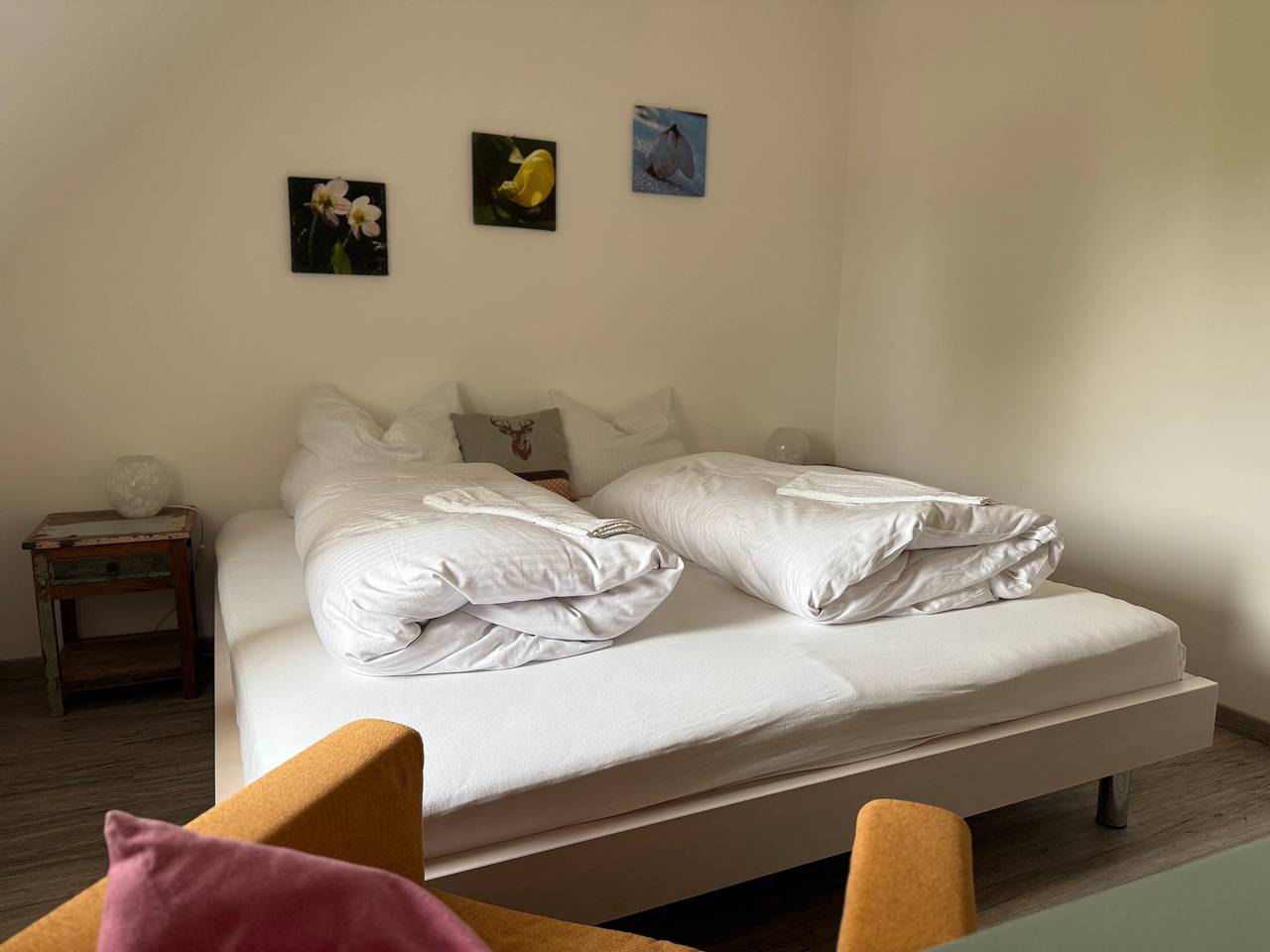 Smoke and Flame, Cafe-Pension am Tor, 15 qm Doppelzimmer 1 in Rottenbuch, Romantische Straße