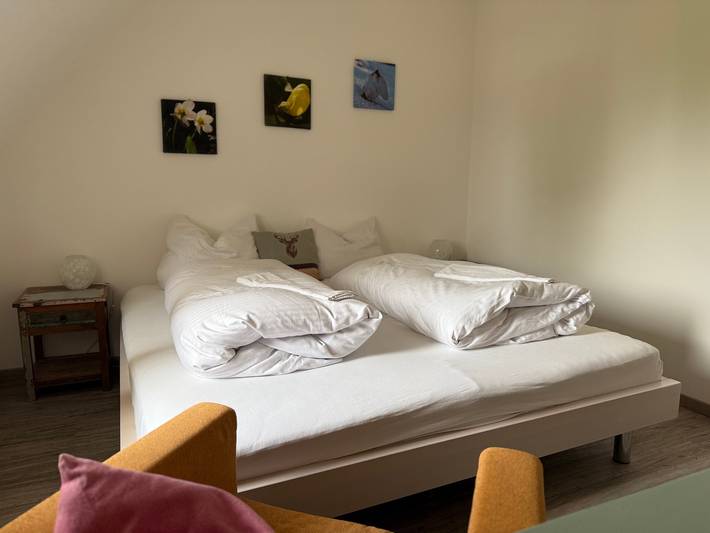 Smoke and Flame, Cafe-Pension am Tor, 15 qm Doppelzimmer 1 in Rottenbuch, Romantische Straße