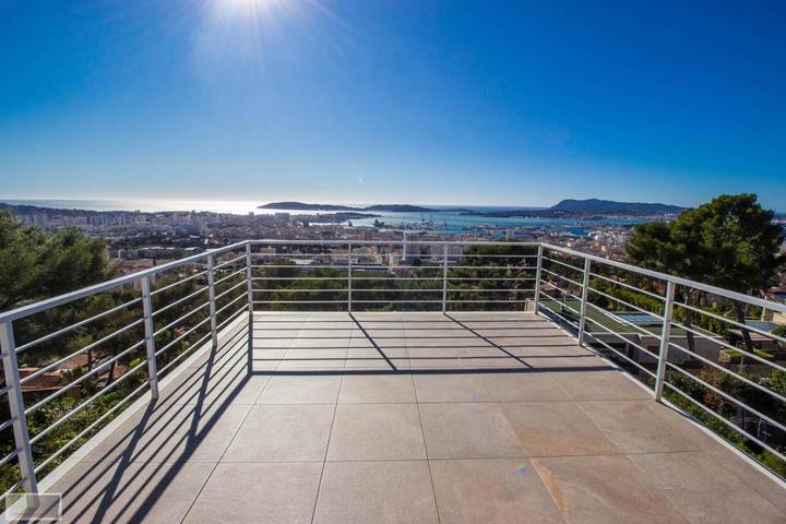 Villa pour 8 personnes, avec Balcon et Terrasse ainsi que Jardin et Piscine à Toulon - 4