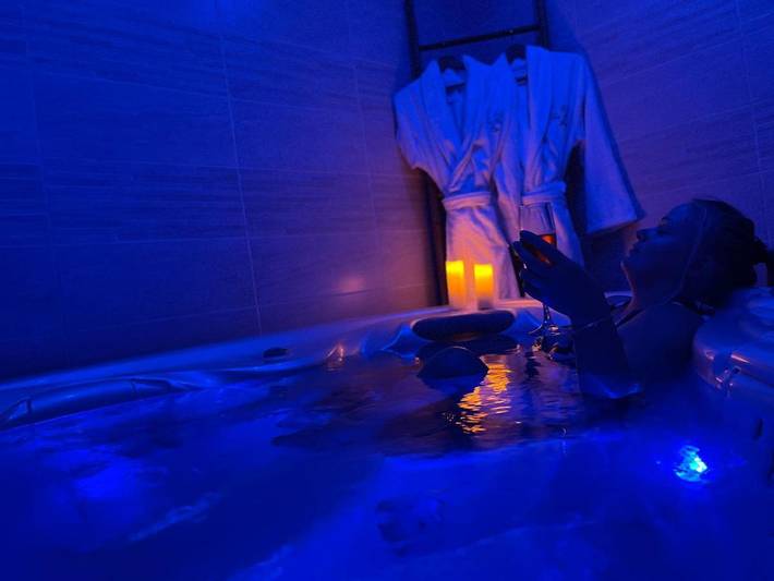 Villa pour 2 personnes, avec jardin ainsi que jacuzzi et piscine