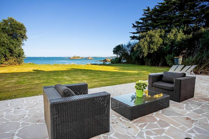 Location de vacances pour 8 personnes, avec terrasse dans Plage du Ruguel - 2