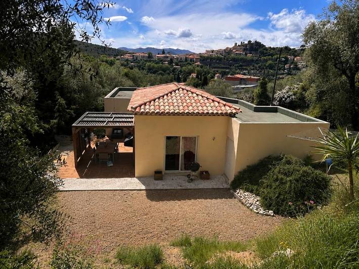 Location de vacances pour 8 personnes, avec jacuzzi et jardin à Levens