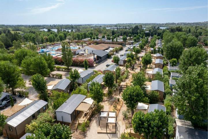 Camping pour 6 personnes, avec jardin ainsi que terrasse et piscine, animaux acceptés à Fréjus - 3