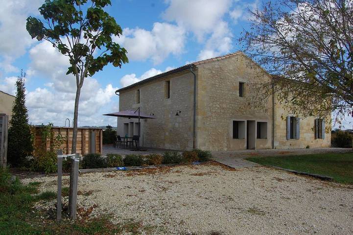 Gîte pour 8 personnes, avec jardin et terrasse, animaux acceptés à Saint-Sulpice-de-Faleyrens
