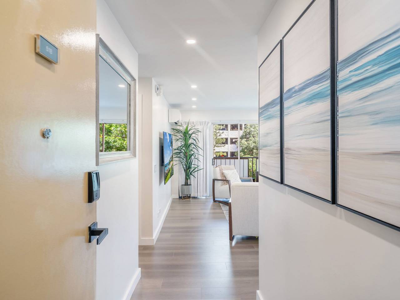 Hel lejlighed, Walk to the Beach! Modern 3Bed, 2Bath Ac, Parking in Waikiki Beach, Honolulu