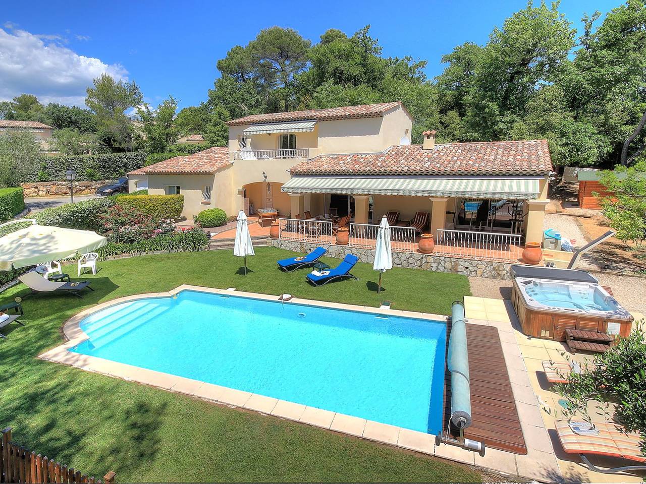 Luxury Valbonne Apartment with Parking, Pool, and Balcony in Valbonne, Cannes region