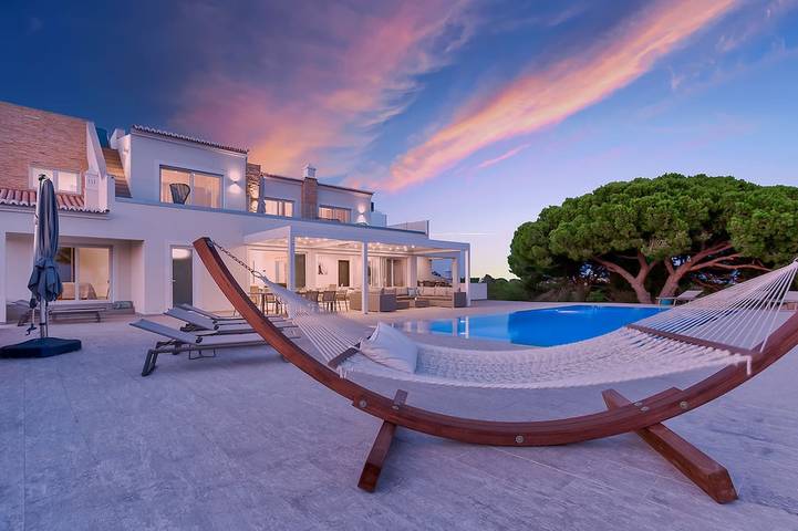 Villa para 12 pessoas, com jardim e varanda em Lagoa