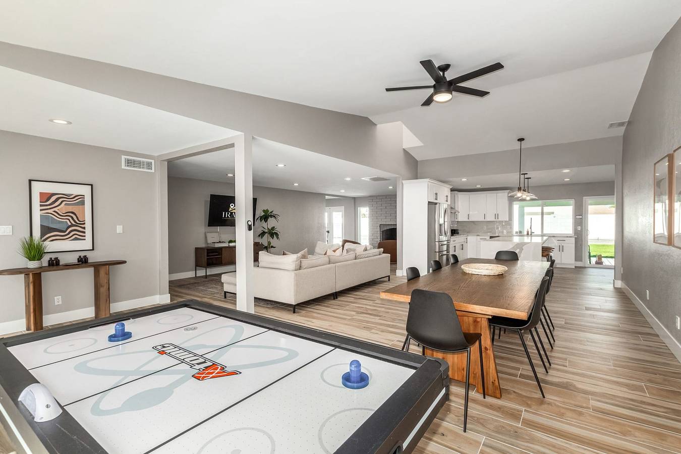 Agave on Cactus Private Pool Firepit Sleeps 10 in Phoenix, Maricopa County