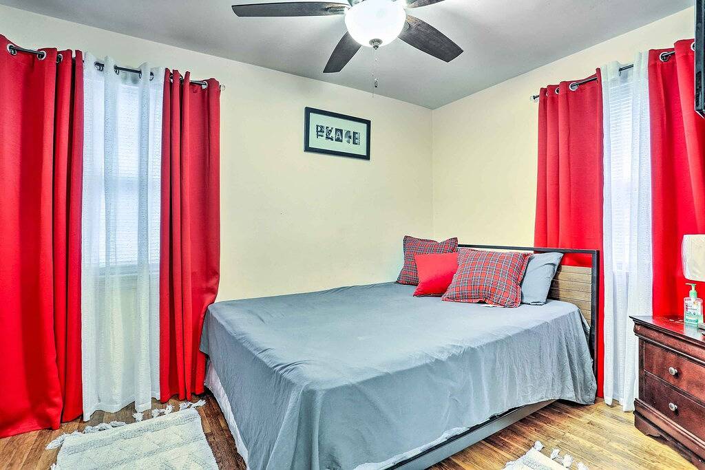 Newark Home w/ Deck & Fire Pit, 16 Mi to Nyc! in Newark, Essex County (NJ)