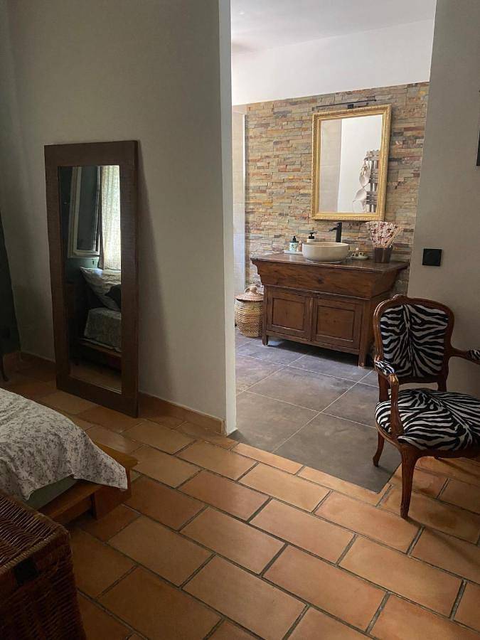 Location de vacances pour 7 personnes, avec piscine ainsi que vue et terrasse à Peypin-d'Aigues - 3