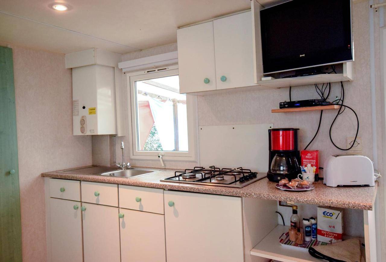 Mobil-home climatisé, camping 3étoiles, 5 min du Lac et à 15 min de Mimizan-Plage in Sainte-Eulalie-en-Born, Côte d’Argent