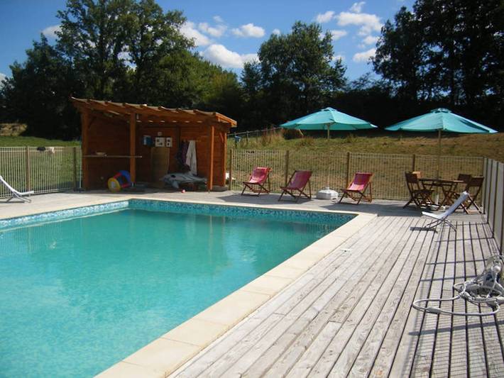 Gîte pour 14 personnes, avec jardin ainsi que terrasse et piscine dans le Tarn-et-Garonne