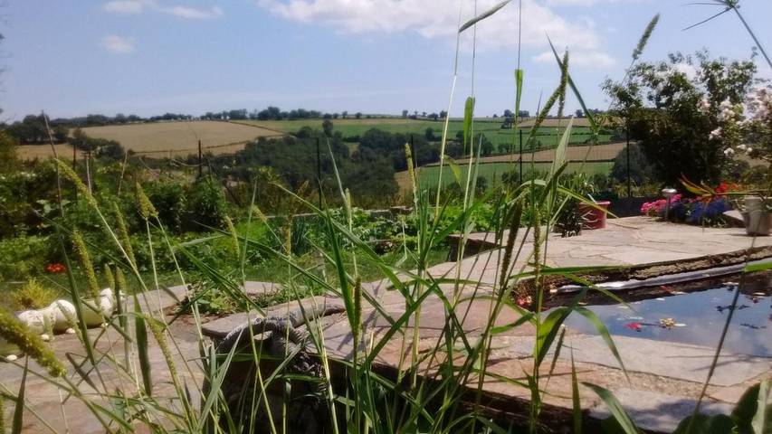 Location de vacances pour 6 personnes, avec Terrasse ainsi que Piscine et Vue à Salmiech