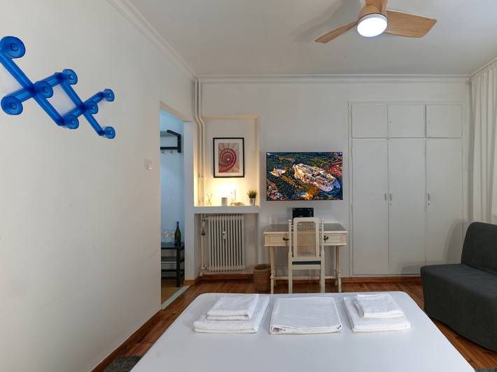 Appartement entier, ·Semi Basement·Modern Living in Kolonak in Section centrale d'Athènes, Athènes