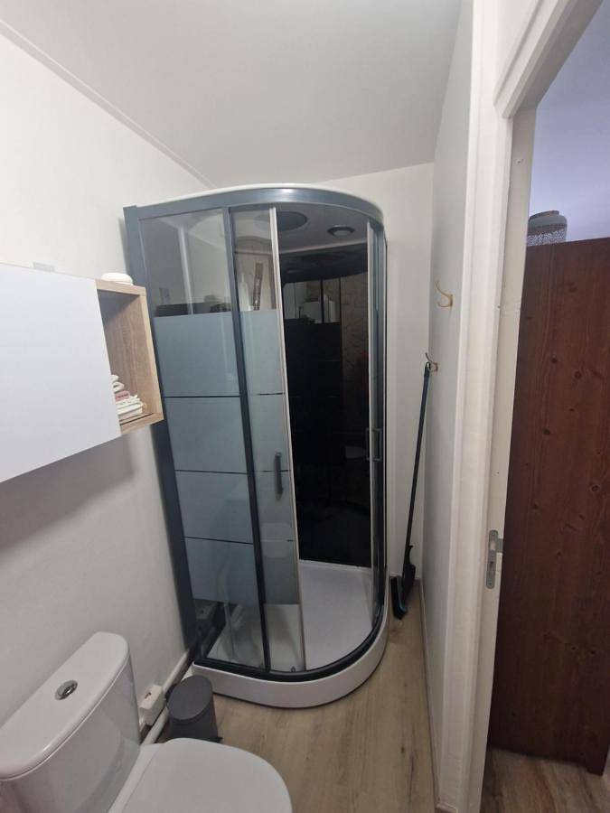 Appartement entier, One-Bedroom Apartment in Conches-en-Ouche, Région d'Évreux