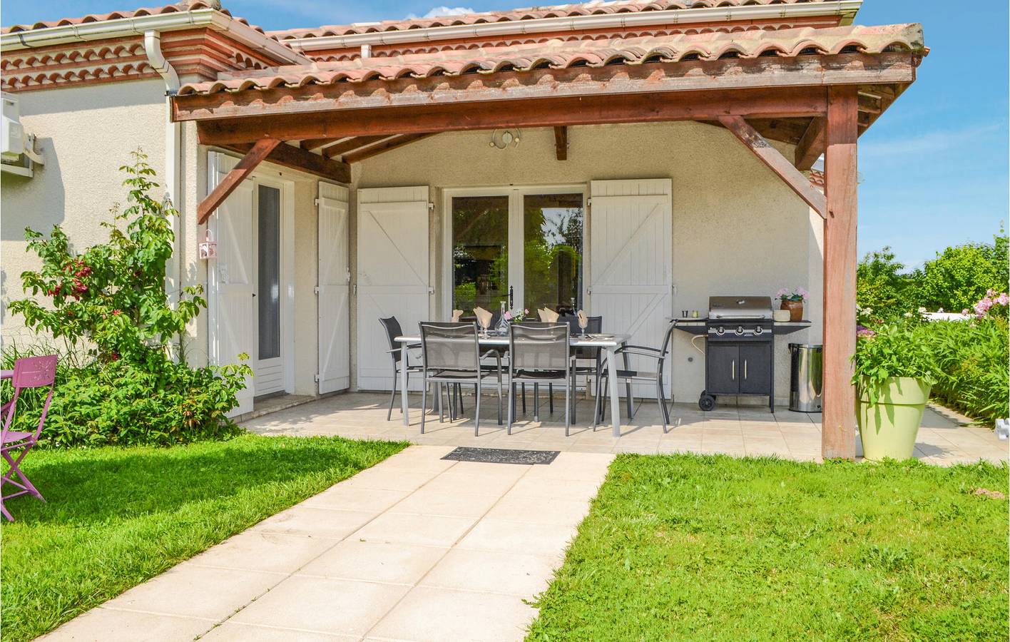 Appartement avec jardin au bord de la piscine : 2,5 km de Saint-Vite in Saint-Georges, Région de Villeneuve-sur-Lot